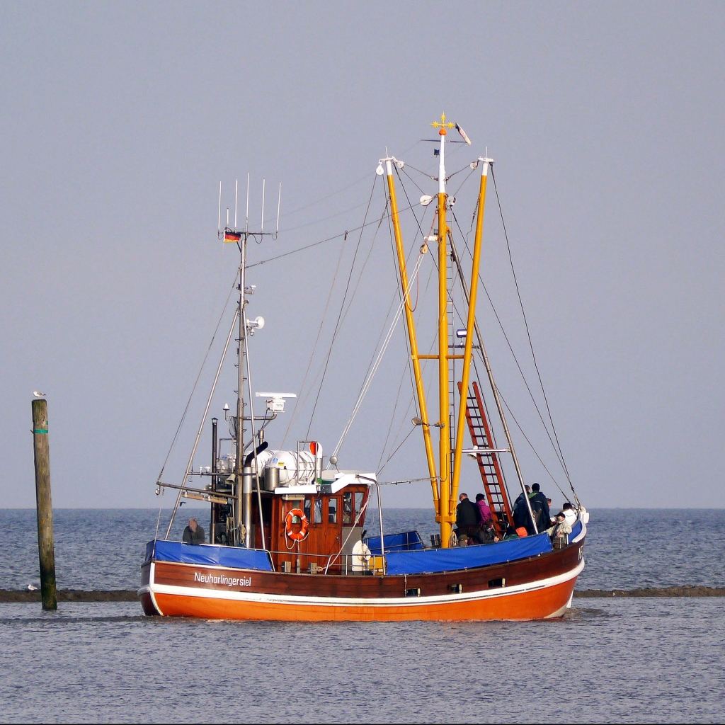 Fishing boat on the Wadden Sea